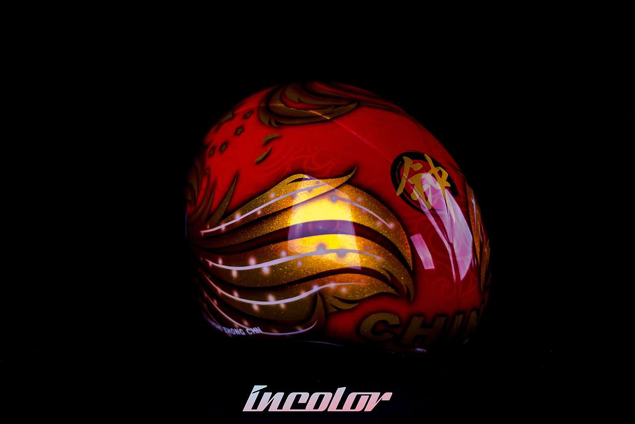 凤凰来仪2018年亚运会场地自行车赛冠军头盔设计