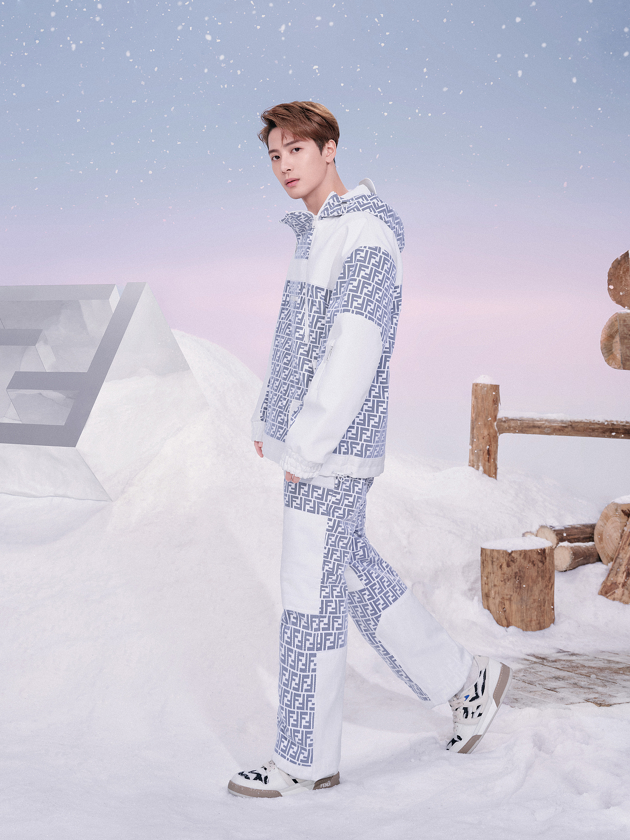 王嘉尔FENDI《周末画报》12月封面