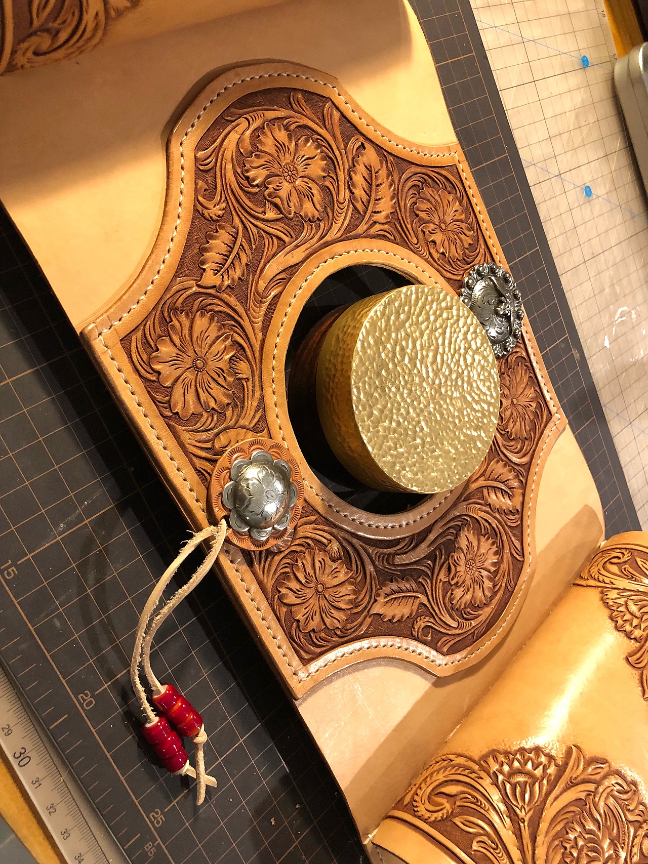 谢里丹皮雕马鞍包