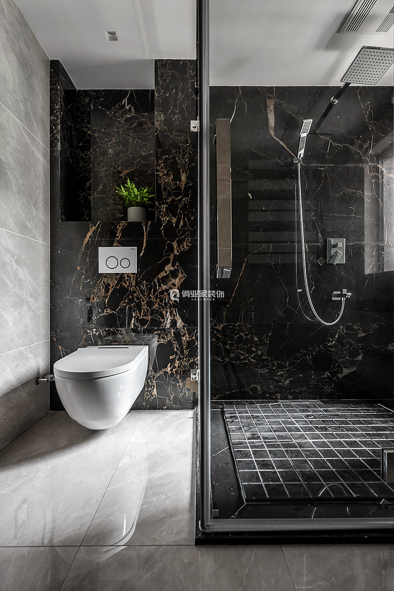 黑色系搭配高级又时尚,非常符合业主的气质。