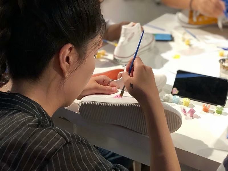 往后余生 走路带风——手绘鞋