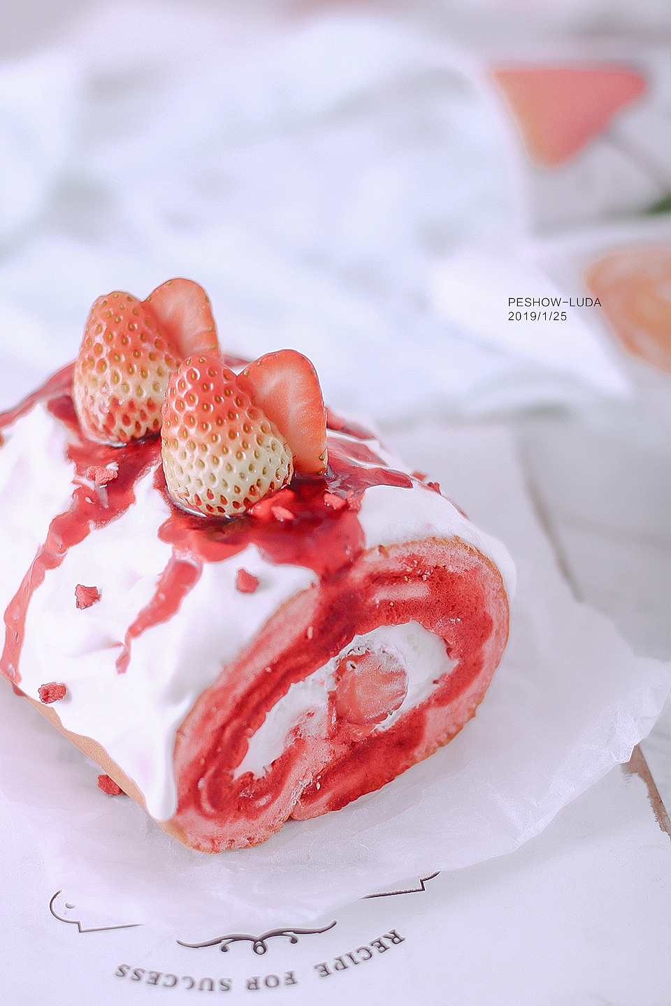 #吃的#蛋糕卷、酥皮汤、烤排骨、烤鱿鱼（图ZMTQzMDg5NDM2） - 产品摄影 - 站酷设计师摄影师卢达原创素材 - 站酷ZCOOL