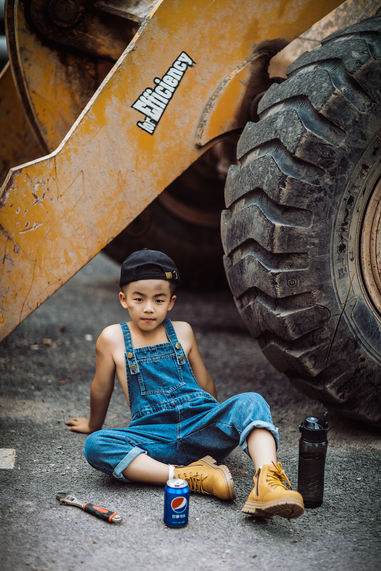 开着保时捷去修挖掘机的修理工（图ZMzE3OTUzNDE2） - 人像摄影 - 站酷设计师王艺萌原创素材 - 站酷ZCOOL