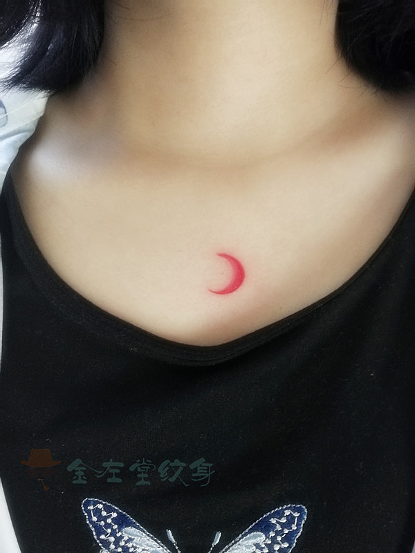 锁骨月牙纹身#美女#文身金左堂纹身河南安阳tattoo