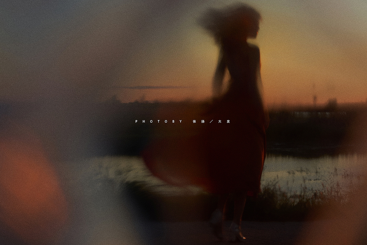 晚风轻拂过脸，梦也时过境迁。