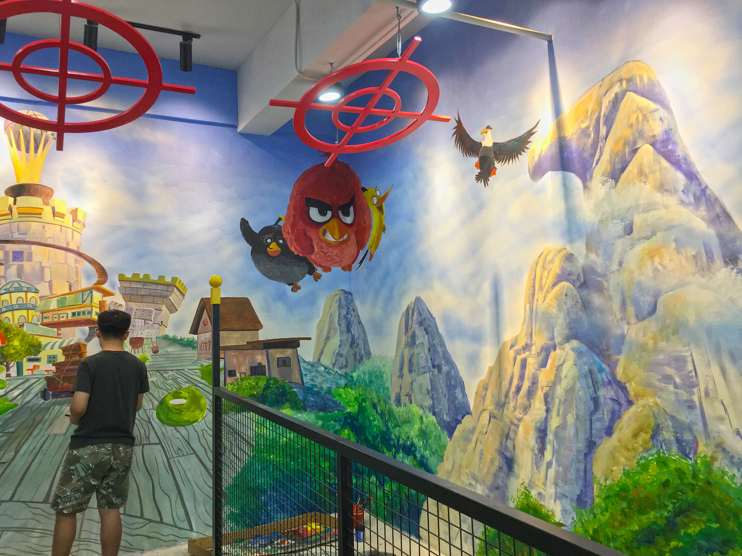 南京网红茶饮墙绘壁画【愤怒的小鸟】