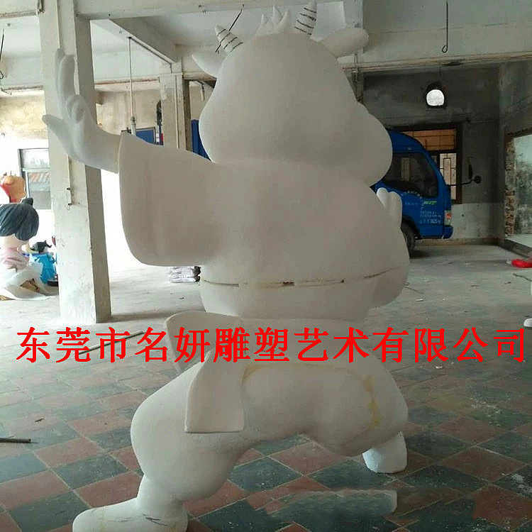 寓意牛市冲天的玻璃钢功夫黄金牛造型雕塑