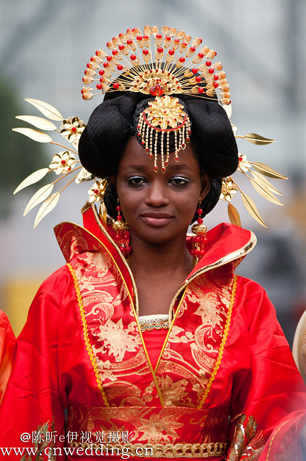 【黑人好看 越看越好看】画家杨彦与非洲新娘 经典配对大爱超有型!