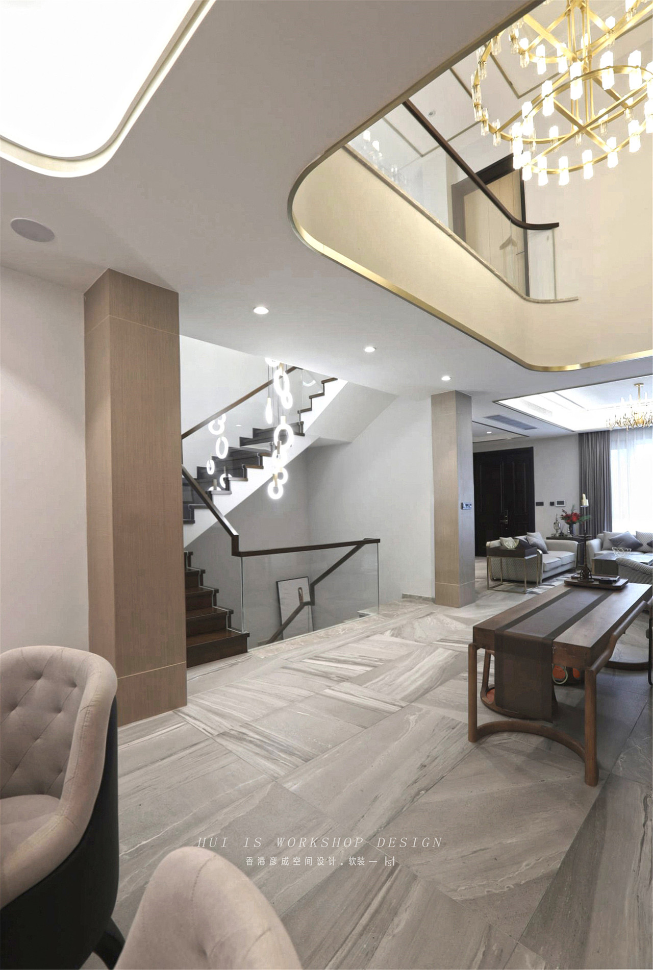 从餐厅看向客厅的整体效果。