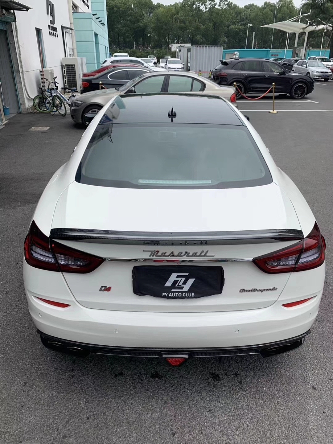 玛莎拉蒂总裁改装升级CMST小包围前唇风刀侧裙带灯后唇