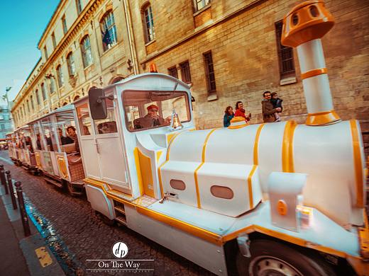 阳春三月的巴黎街头