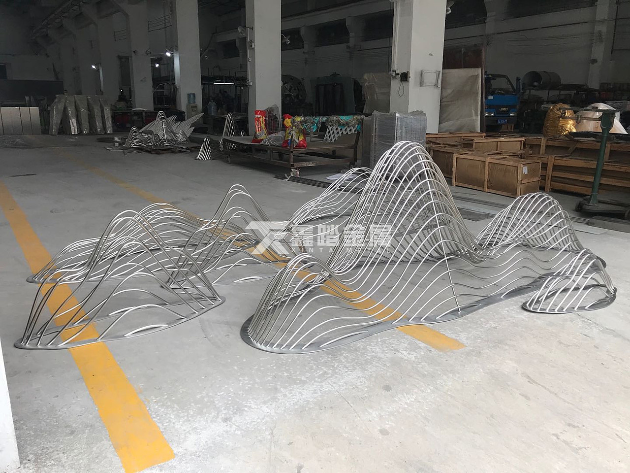 庭院入口处扭弯镂空不锈钢山峦雕塑、山水造型景观小品（图ZMjA1OTk0NjUy） - 其他工业/产品 - 站酷设计师高端金属制品原创素材 - 站酷ZCOOL