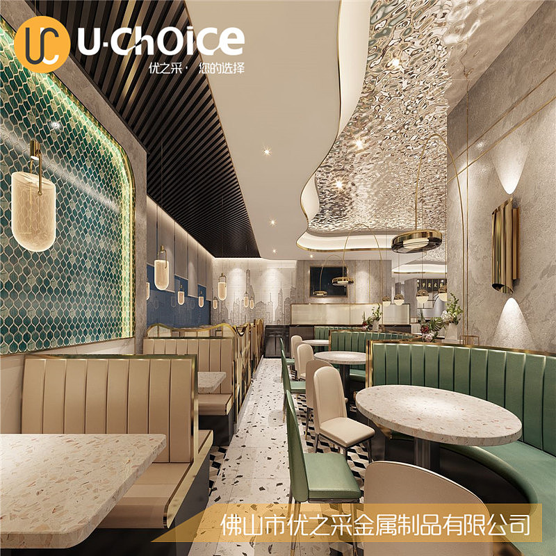 现代简约风吊顶之不锈钢水波纹造型。