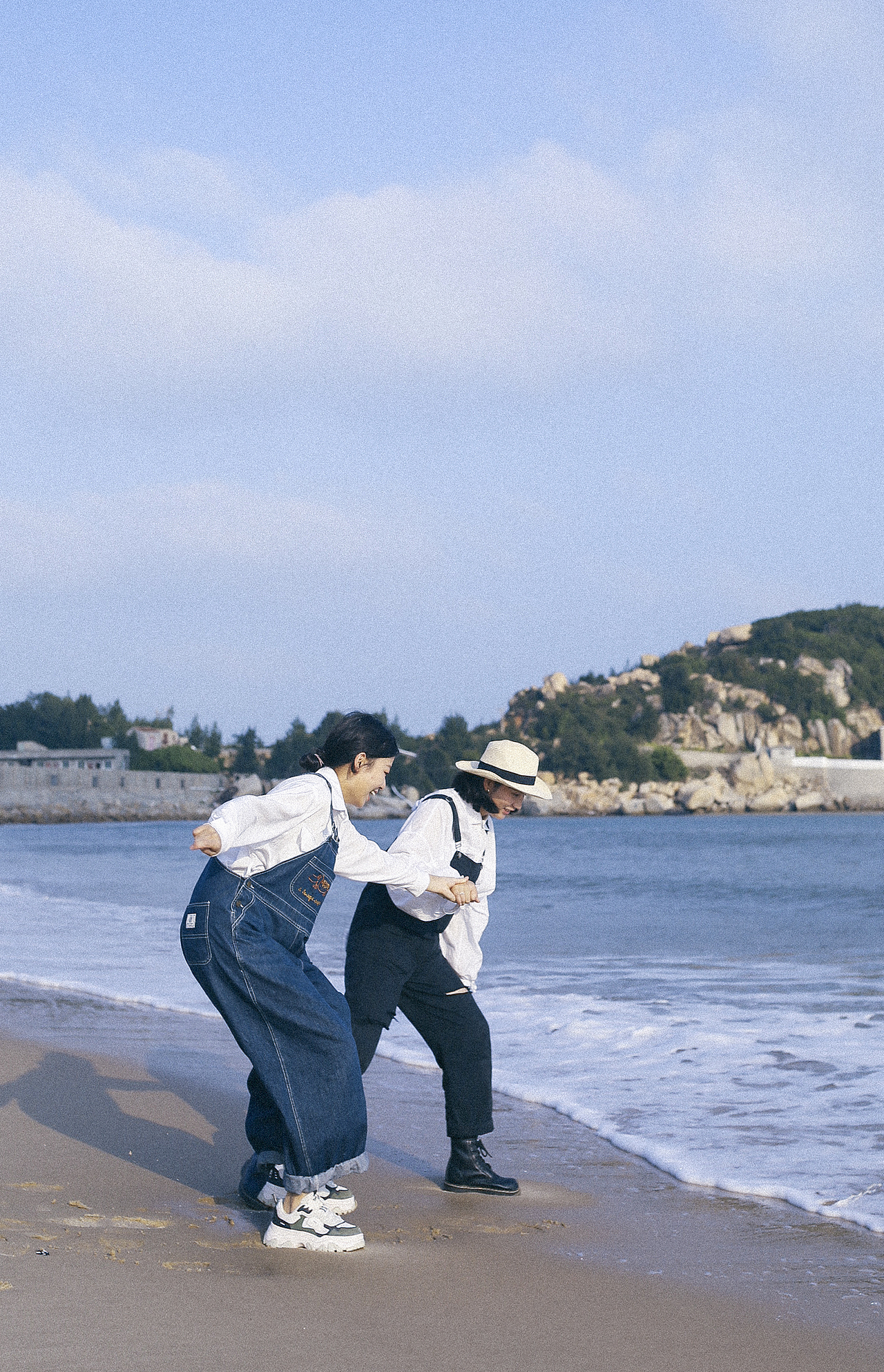 愿岁并谢,与长友兮。