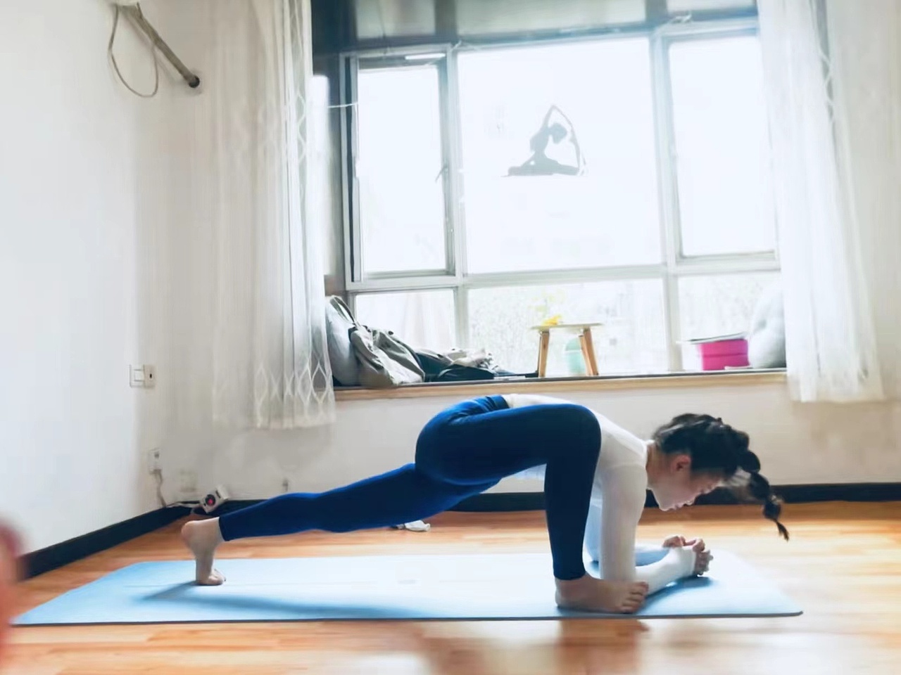 瑜伽如同一面镜子，由内向外看自己