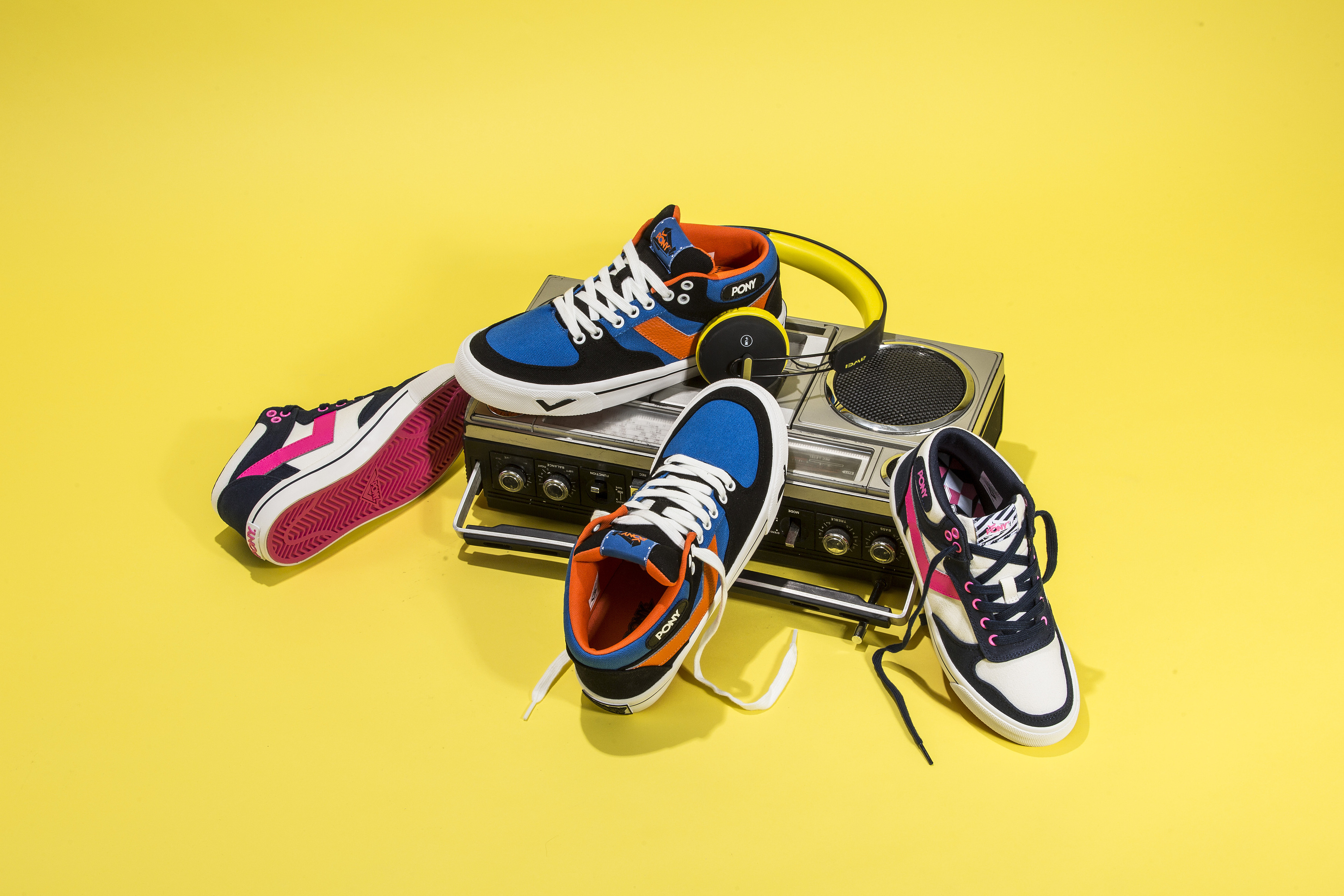 pony鞋子创意拍摄