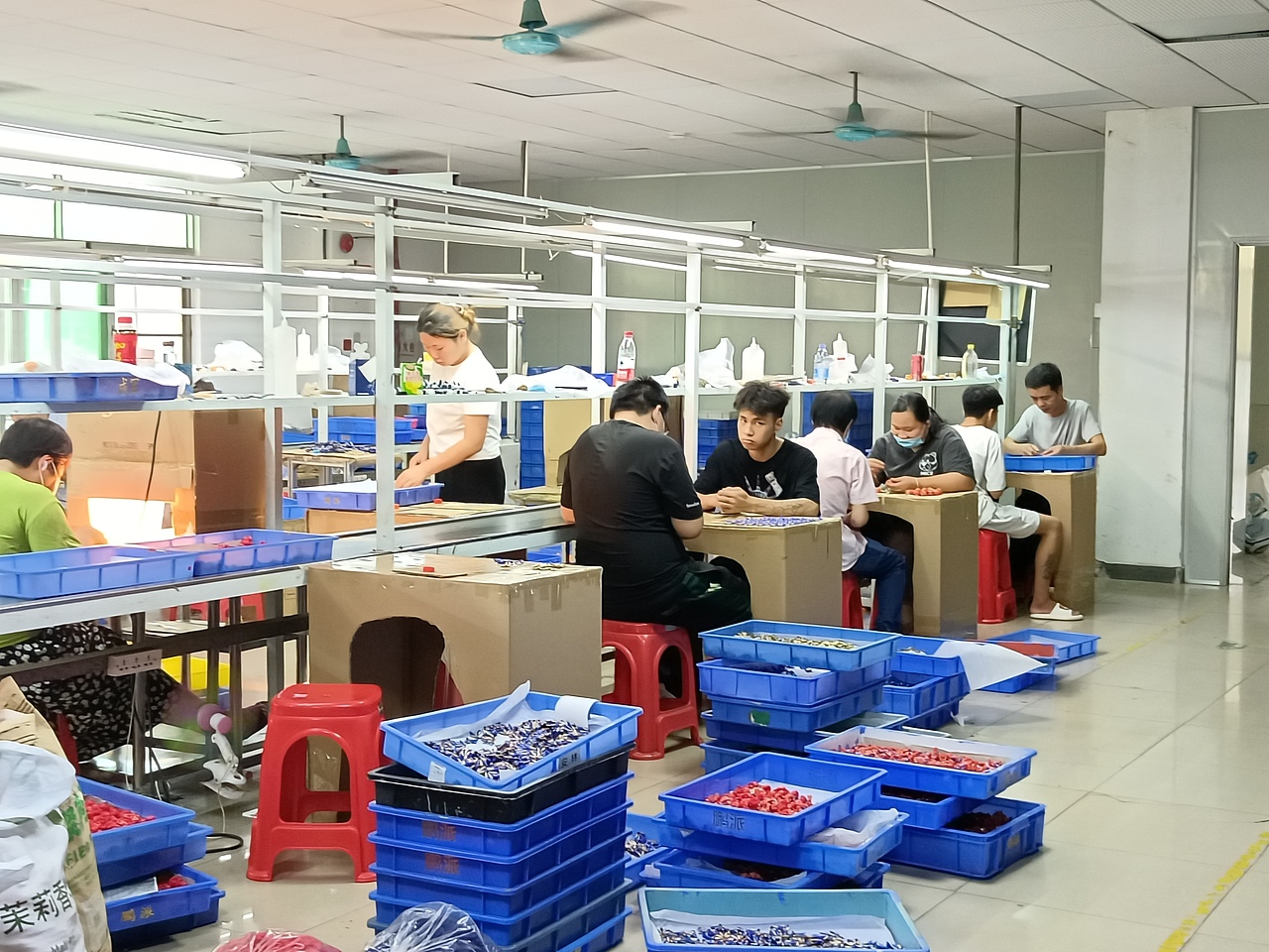 潮玩手办工厂,专业定制树脂/pvc注塑潮玩盲盒手办