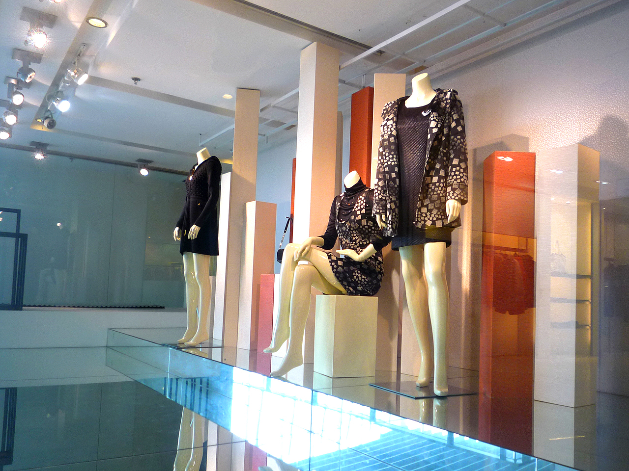 櫥窗美陳設(shè)計(jì)（圖ZMzYyODA4MzI=） - 展陳設(shè)計(jì) - 站酷設(shè)計(jì)師cody79原創(chuàng)素材 - 站酷ZCOOL