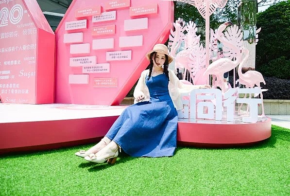 Mixc 成都万象城520告白阶梯美陈设计