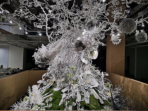 辰美国际艺术学校食堂花艺装置|《生命之树》