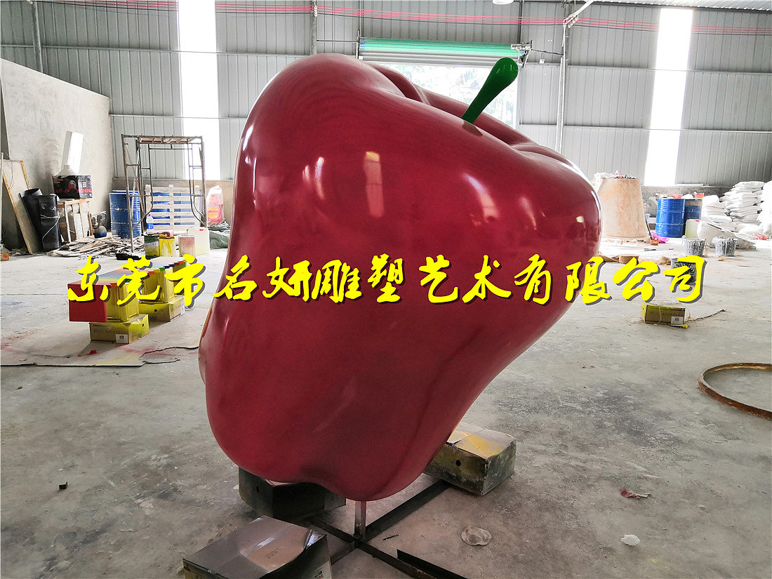 喀什瓜果之乡采用玻璃钢苹果石榴雕塑进行艺术振兴发展
