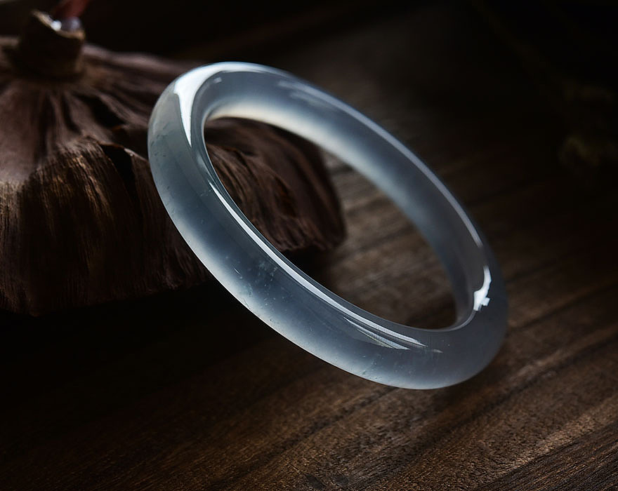 玻璃种翡翠手镯