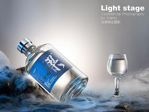 透明玻璃瓶白酒拍摄