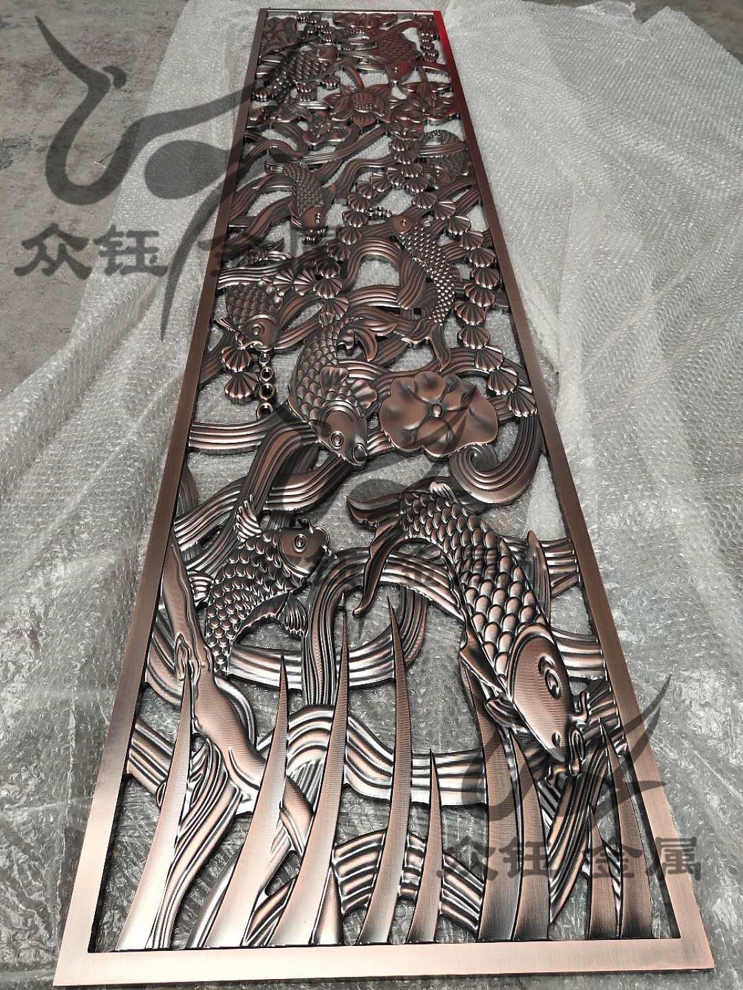 拉丝钛金铝板雕刻屏风 创意造型铝雕花隔断厂家深化