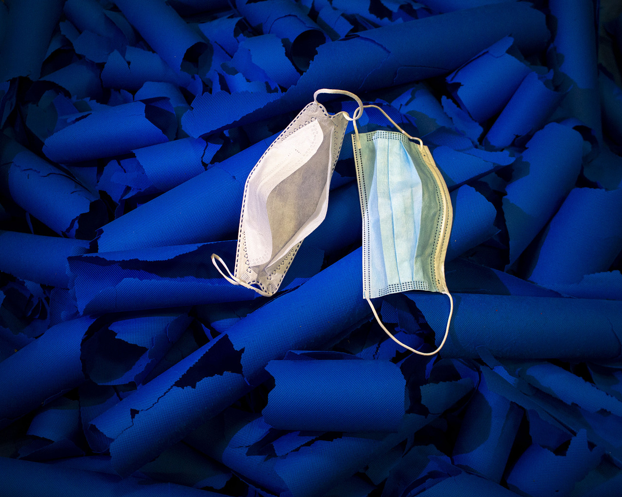 疫情防控期间的口罩|摄影|静物|sqqqqq - 原创作品 - 站酷 (zcool)