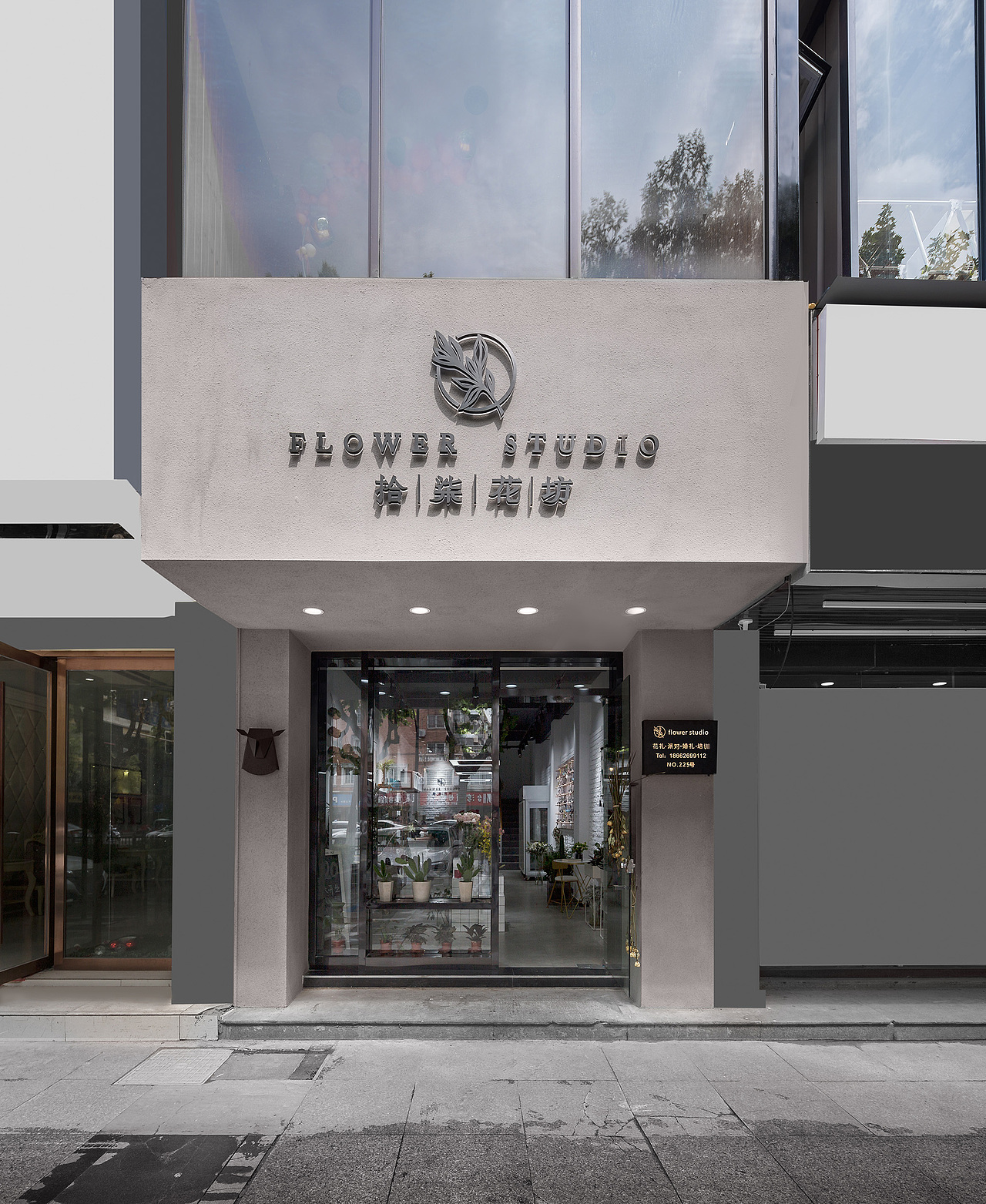 Cayla说她爱花，Allen便给了Cayla一个花的世界；橱窗里能想象出Allen在包花的剪影，Cayla在一旁幸福的像个孩子。在此感谢每一位有店有故事的店主，选择华庭，共筑有温度的设计。