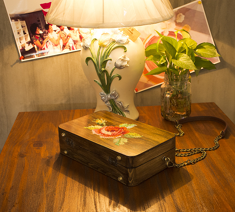 原创设计手工包 木头刺绣包包 刺绣包（图ZODA4ODM2Njg=） - 其他手工艺 - 站酷设计师花时间手艺馆原创素材 - 站酷ZCOOL