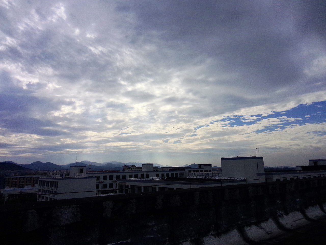 26℃的南京（图ZMzY0ODU1NDQ=） - 风光摄影 - 站酷设计师一大口黑锅原创素材 - 站酷ZCOOL