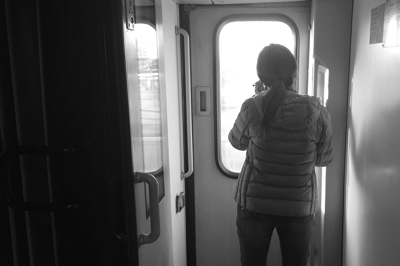 火车上的市井|摄影|人文/纪实摄影|安一然Roger - 原创作品 - 站酷 (ZCOOL)