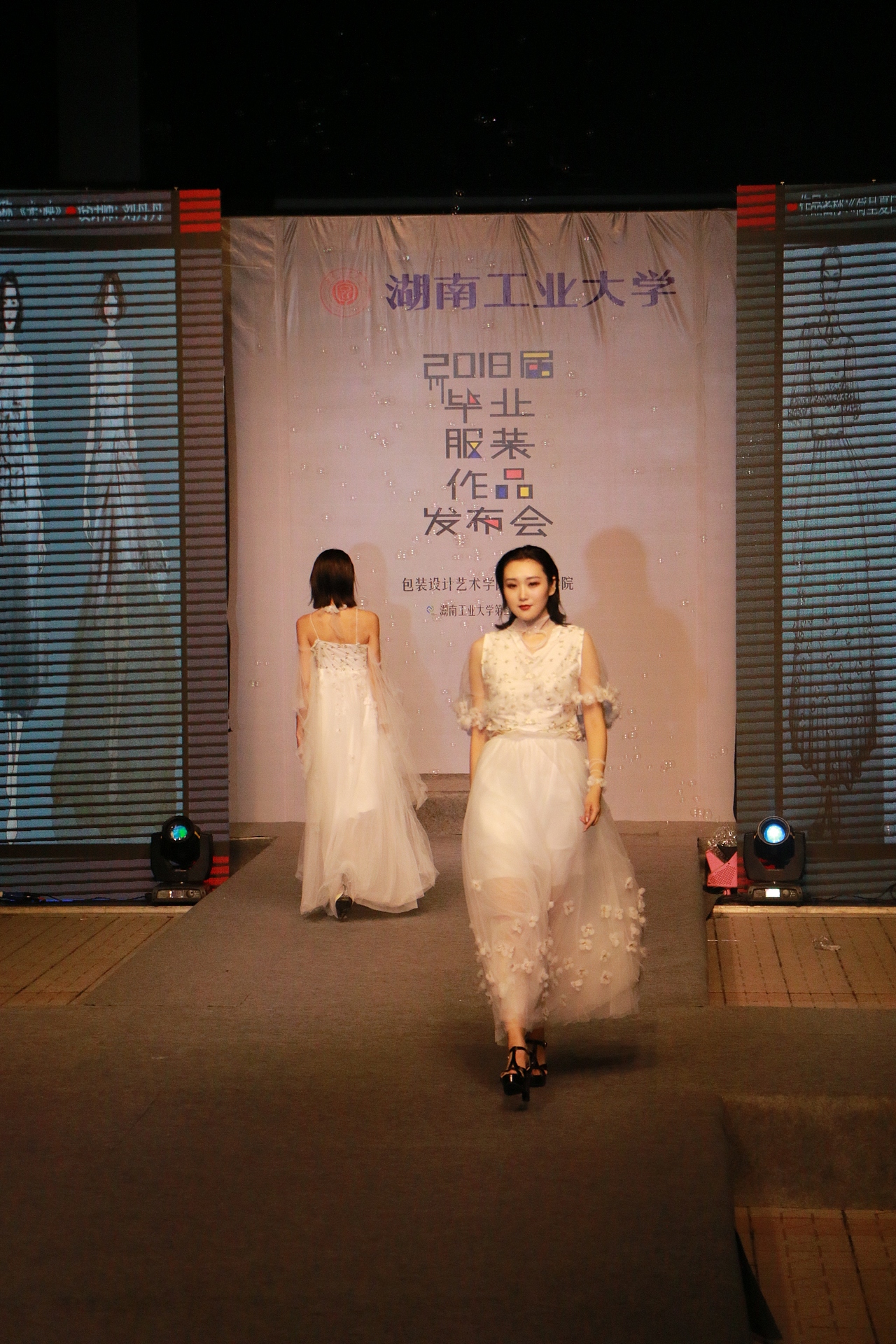 #2018毕业展#湖南工业大学2018届毕业服装作品发布会（图ZMTE4MzA4MTEy） - 人文/纪实摄影 - 站酷设计师梁小样原创素材 - 站酷ZCOOL