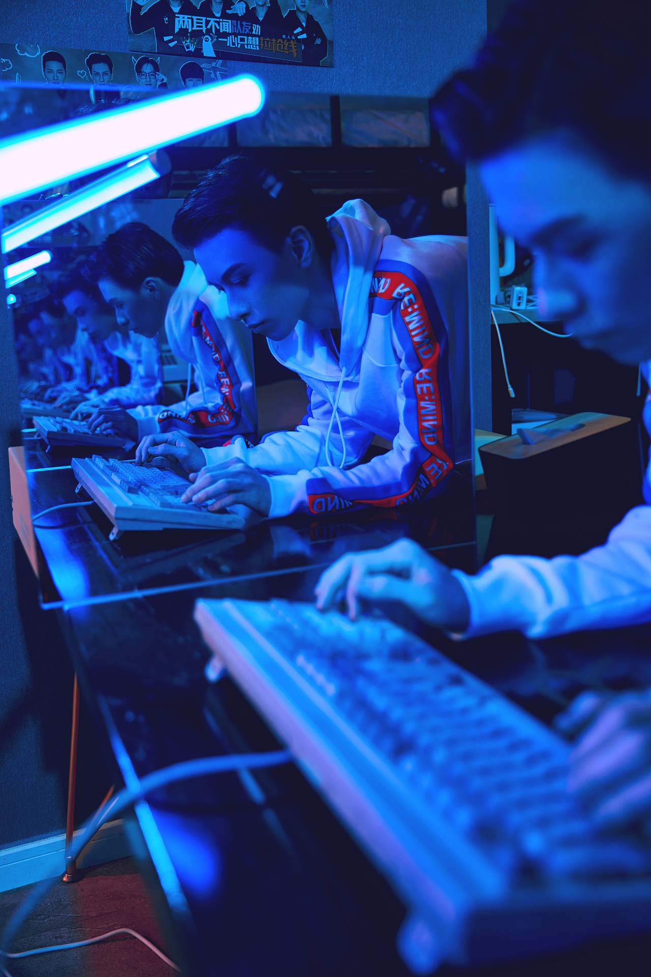 青春电竞馆（图ZMjgyNjcyMTcy） - 人像摄影 - 站酷设计师a小伙砸原创素材 - 站酷ZCOOL