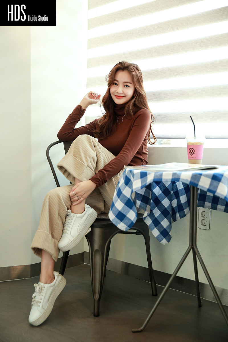 韩风女装秋冬装打底衫韩国模特拍摄