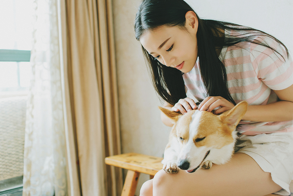 把你的心事说给我听,虽然我不能回答你,但我会陪在你的身边。