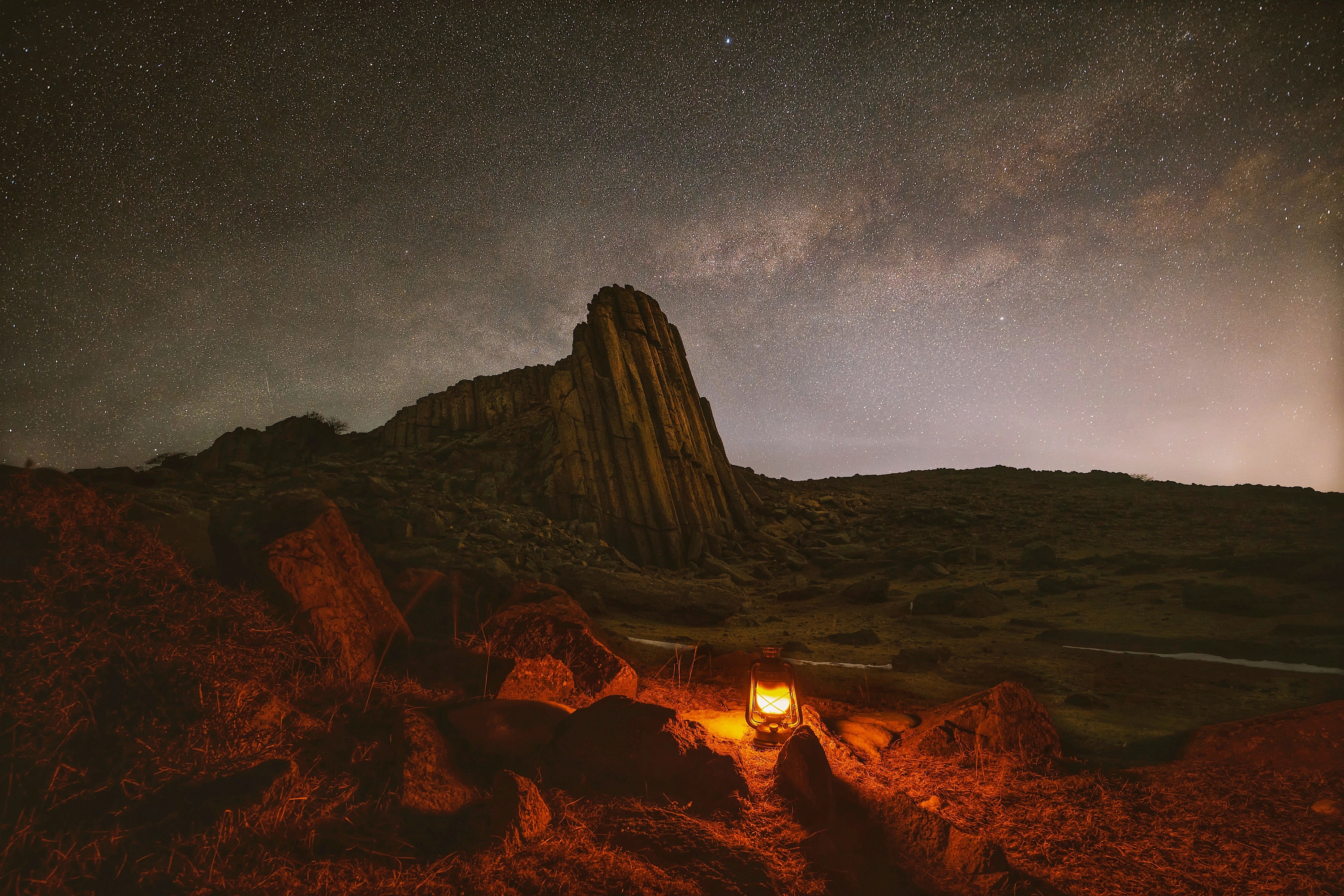 星空下的玄武岩