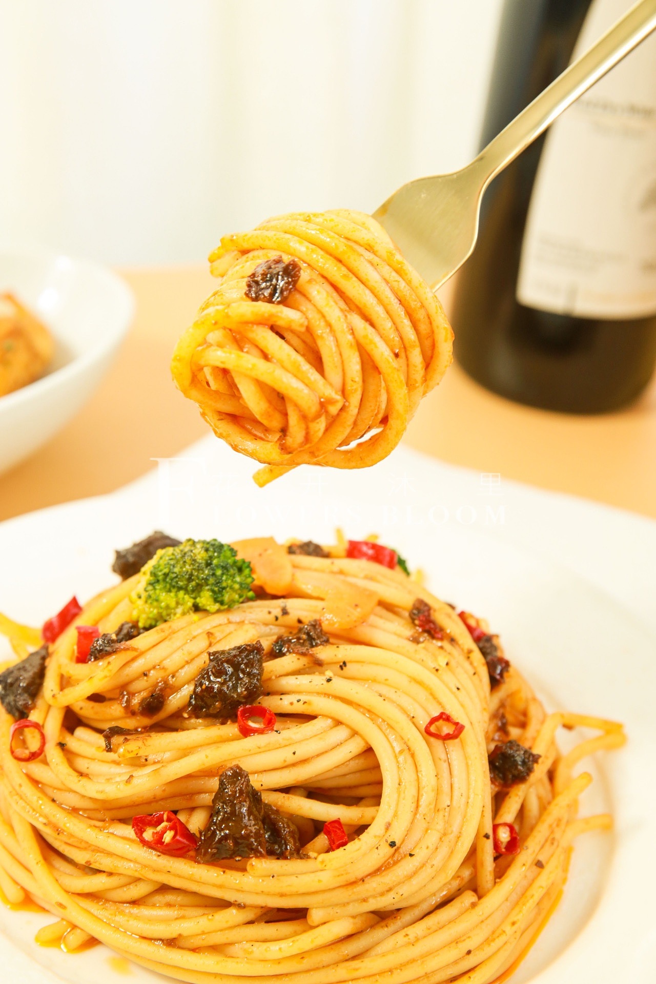 深夜的幸福是什么，就是来盘意面呀｜意面拍摄（图ZMjczODgxOTQ4） - 美食摄影 - 站酷设计师山丘一沐摄影设计原创素材 - 站酷ZCOOL