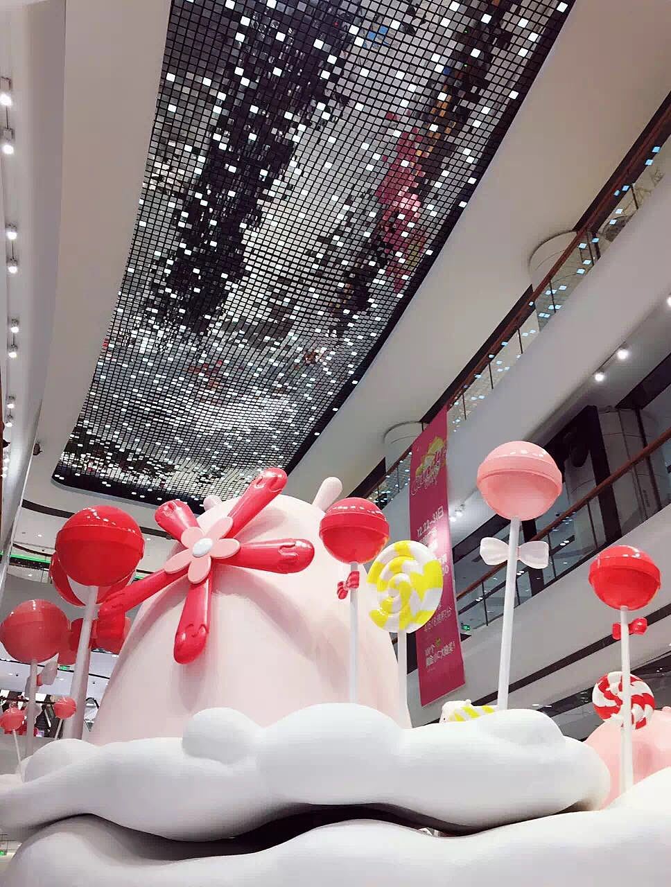 {海信广场} 海信广场吉祥物开发及商场美陈设计