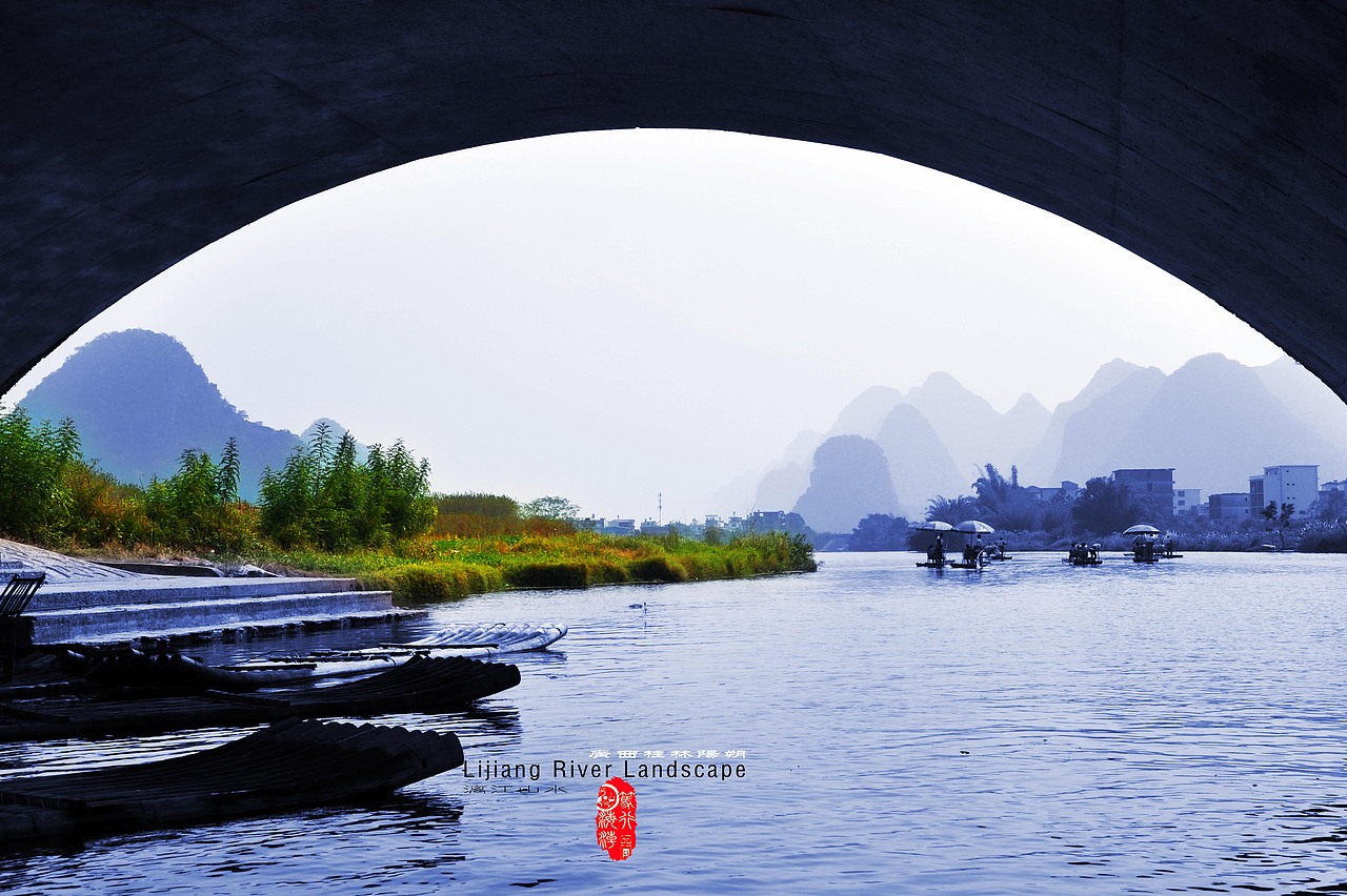 广西风景水墨山水画——桂林漓江及十万大山