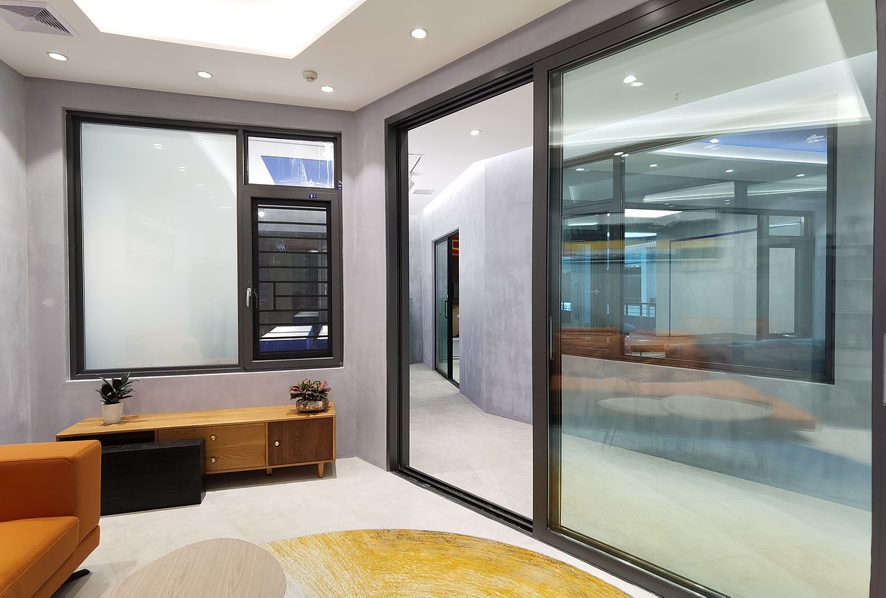 皇派门窗花都门店展示