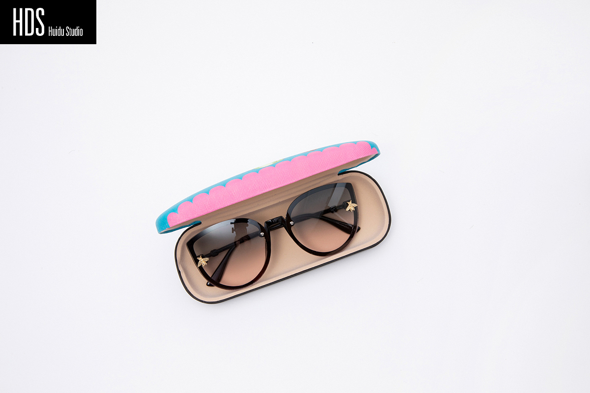 眼镜静物白底图拍摄