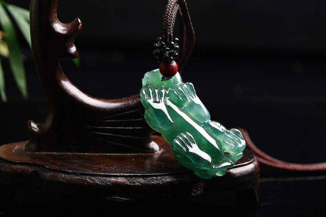 翡翠貔貅（图ZMTA2MzI5NTg0） - 产品摄影 - 站酷设计师000000张原创素材 - 站酷ZCOOL