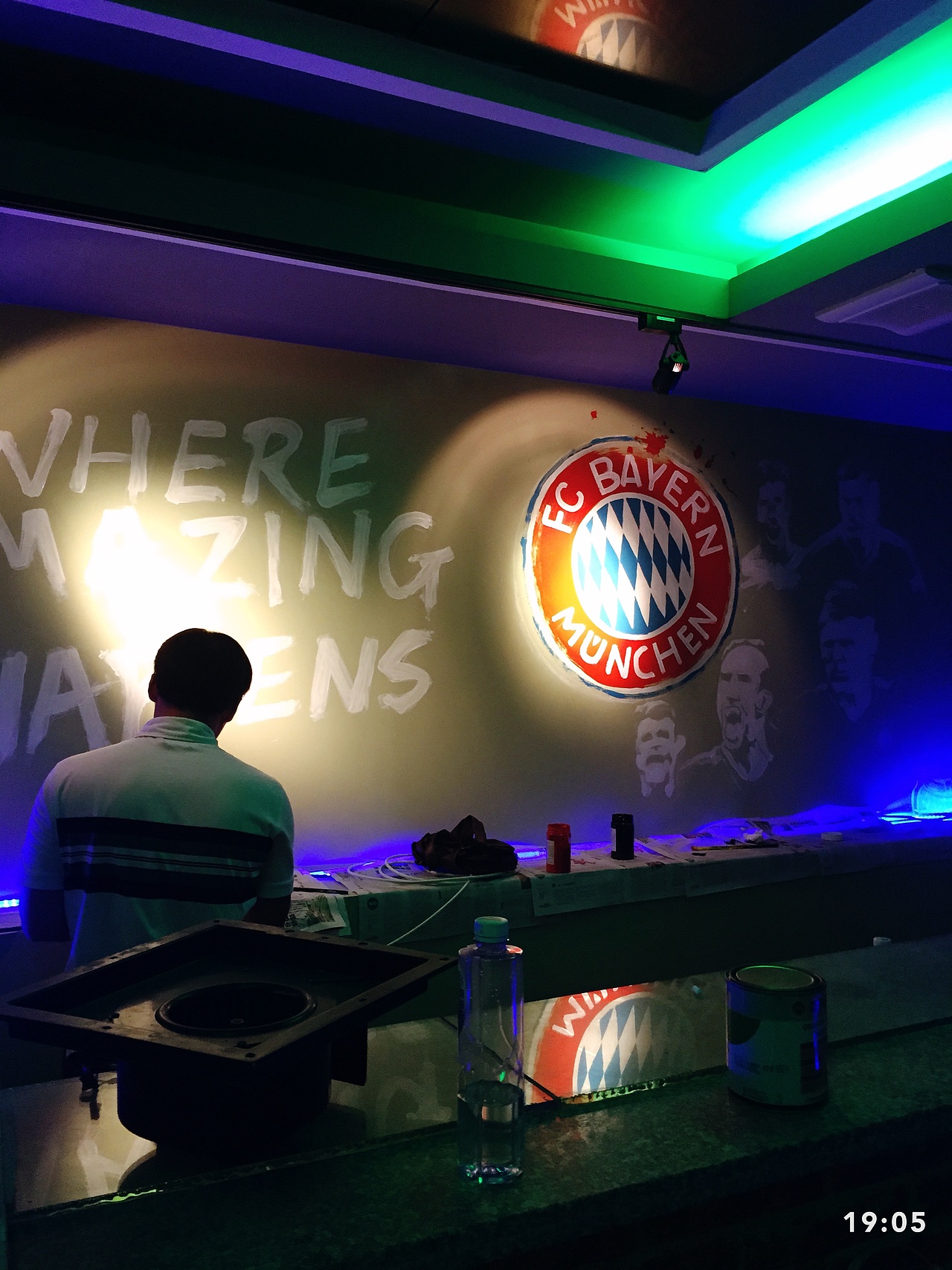 萬能青年2016（墻繪）-（主球主題酒吧）（圖ZNDU4NjQyNTI=） - 繪畫 - 站酷設(shè)計師339591623原創(chuàng)素材 - 站酷ZCOOL