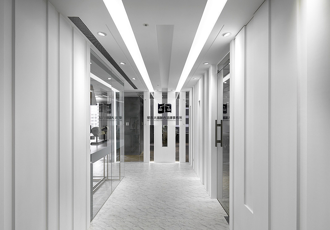 郑州律师办公室装修公司-时尚简约的律师事务所设计图