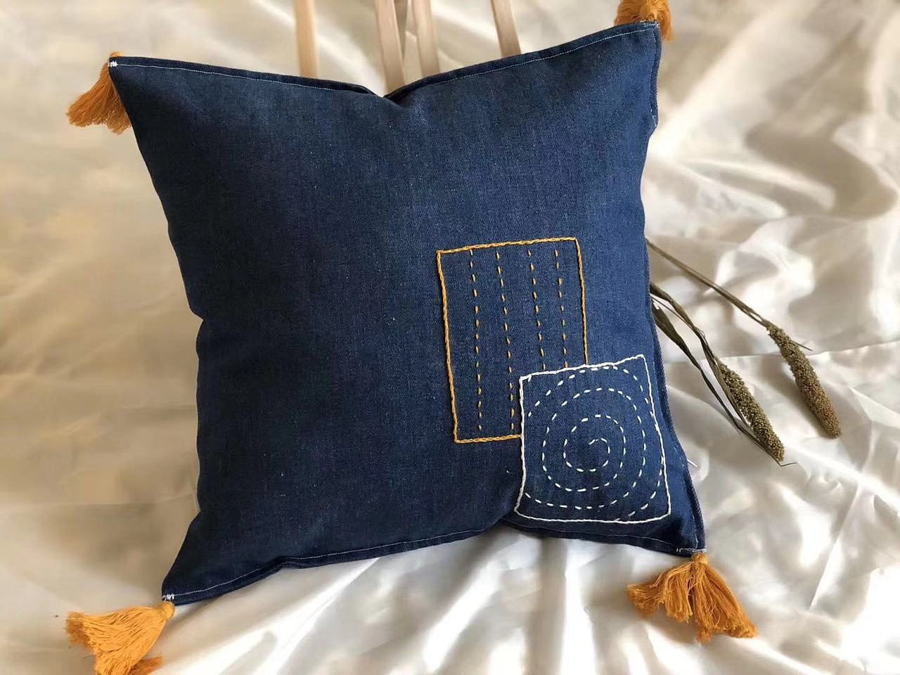 抱枕靠垫（图ZMTkwNDAxNDky） - 其他手工艺 - 站酷设计师委员长帅原创素材 - 站酷ZCOOL