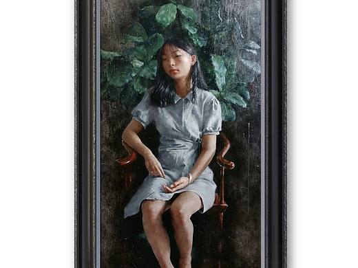 琴叶榕前的女孩