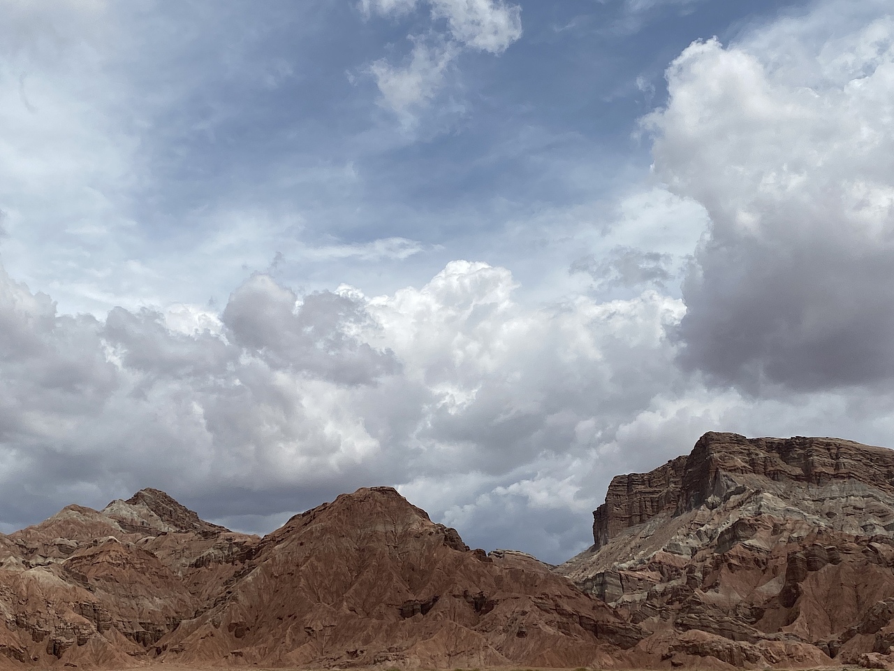 新疆托木尔峰大峡谷