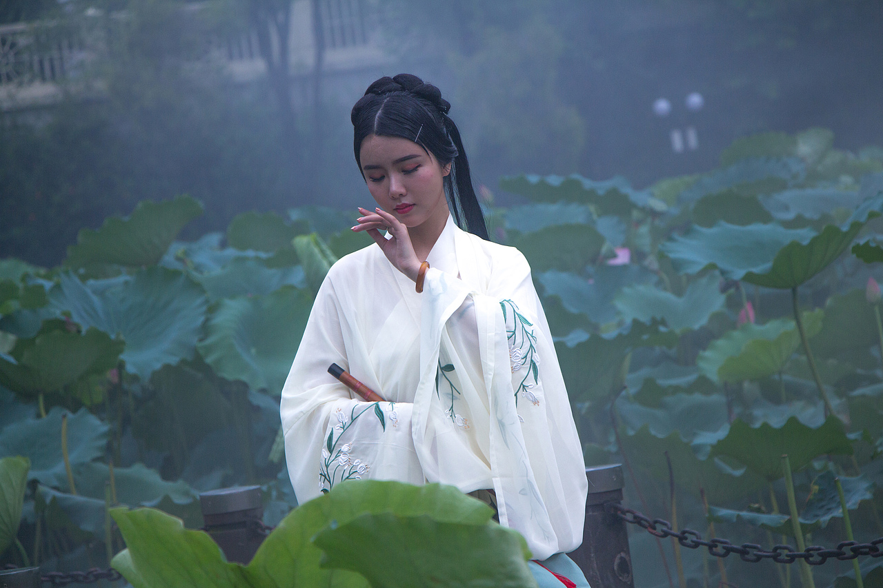 雨后荷花公园遇美女